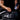 Herrenfahrt Smooth Lederpflege in Anwendung auf Ledersitz mit Pflegepad